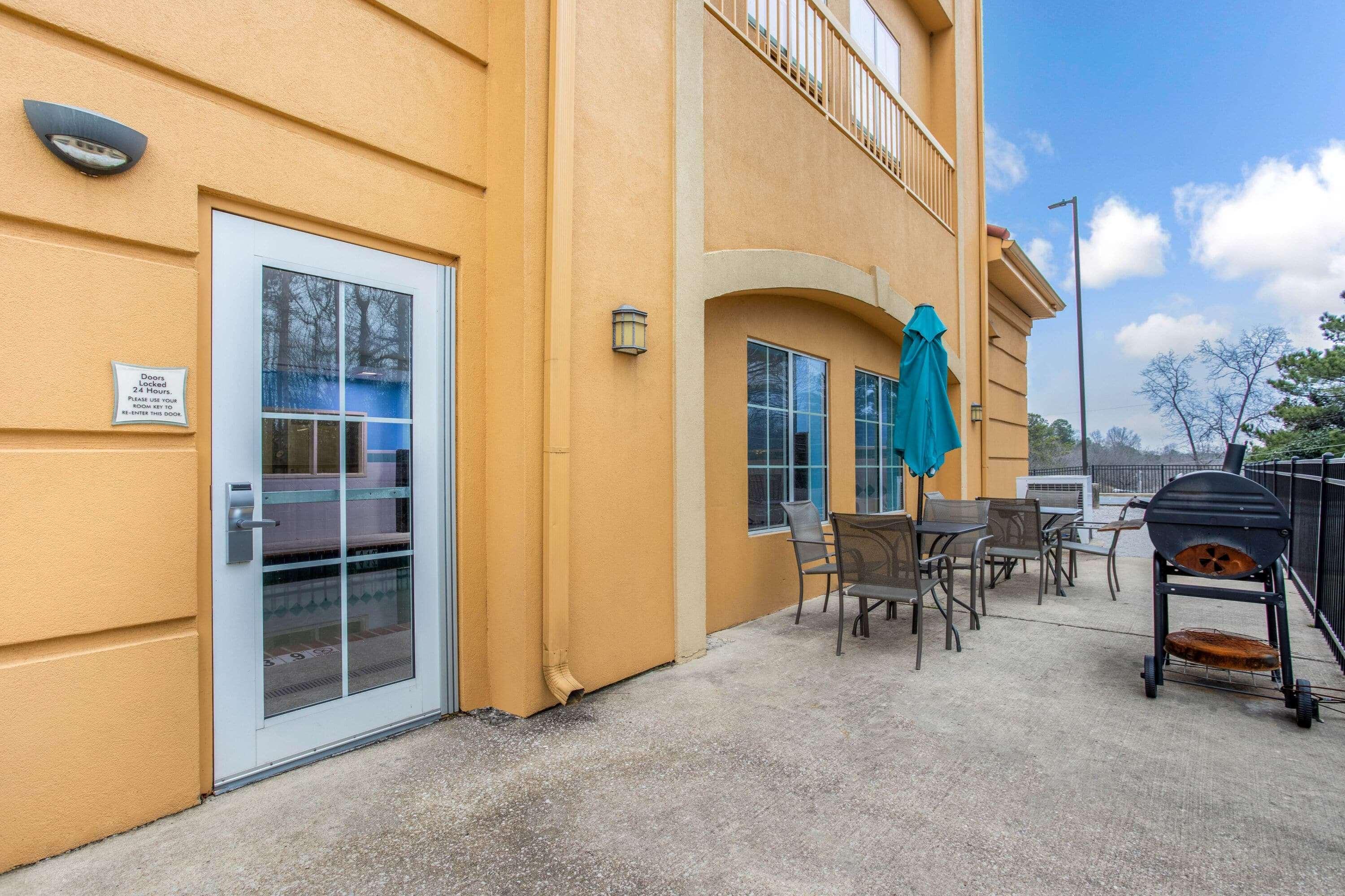 La Quinta Inn & Suites Fultondale Exteriör bild