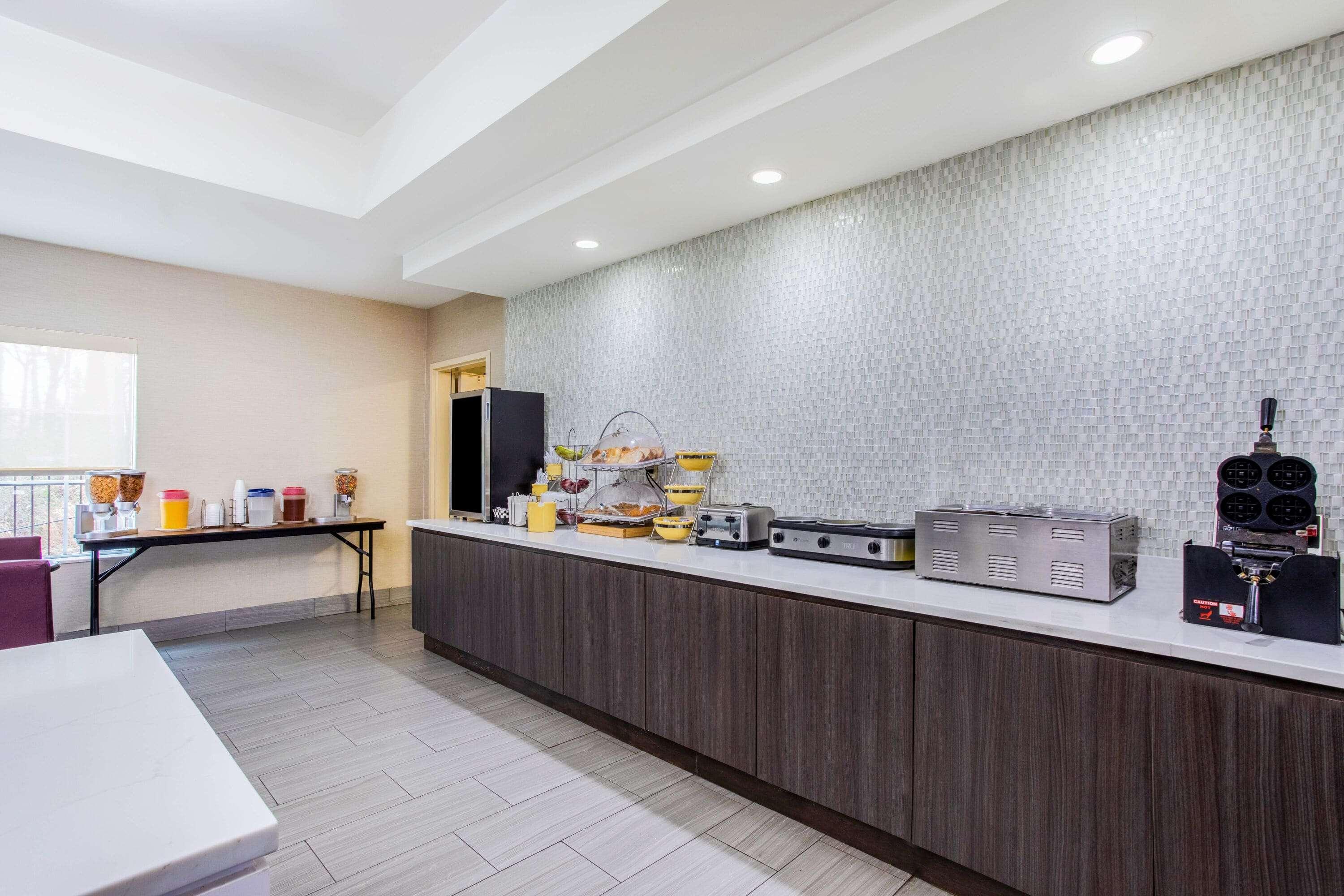 La Quinta Inn & Suites Fultondale Exteriör bild